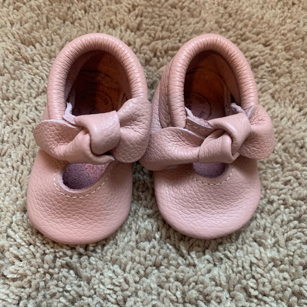 FRESHLY PICKED Baby Moccasins, Blush Knotted Bow Style, Size 2